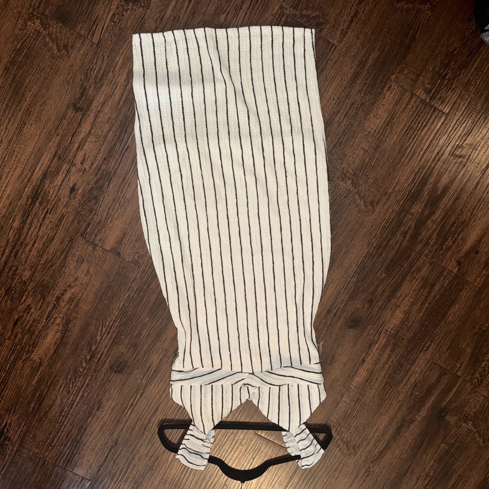 Elegant Striped White and Black Dress - Picture 4 of 9
